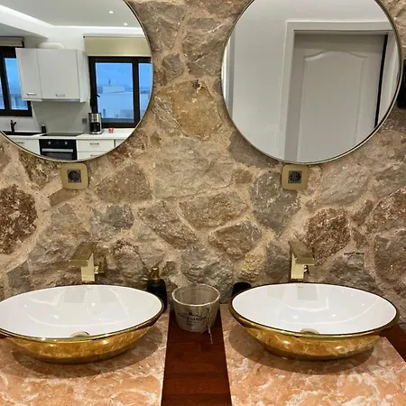 Apartment 2-luxury Jacuzzi White By The Sea