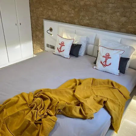 Διαμέρισμα 2-luxury Jacuzzi White By The Sea *